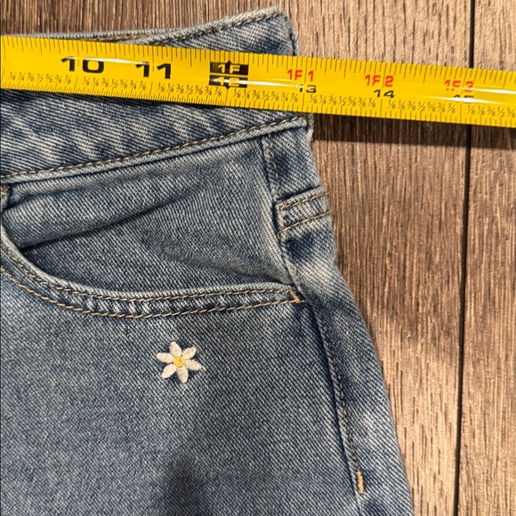 Flowered jean shorts - Picture 7 of 10